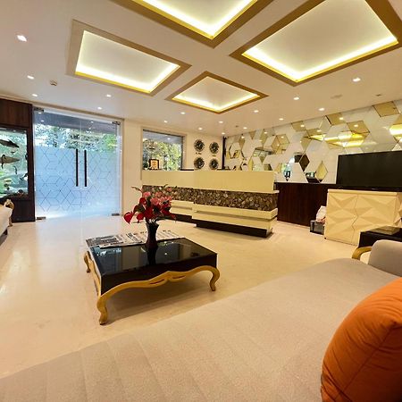 Hotel Supreme - Cuffe Parade Мумбай Екстериор снимка