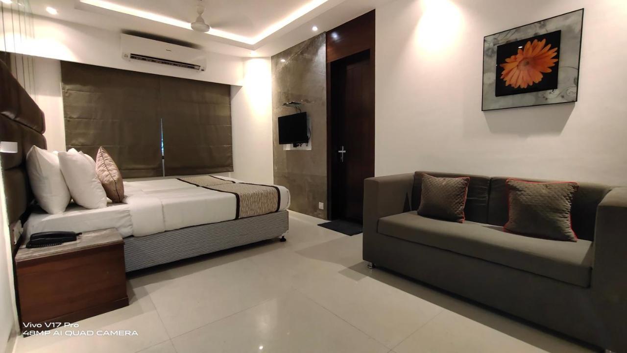 Hotel Supreme - Cuffe Parade Мумбай Екстериор снимка