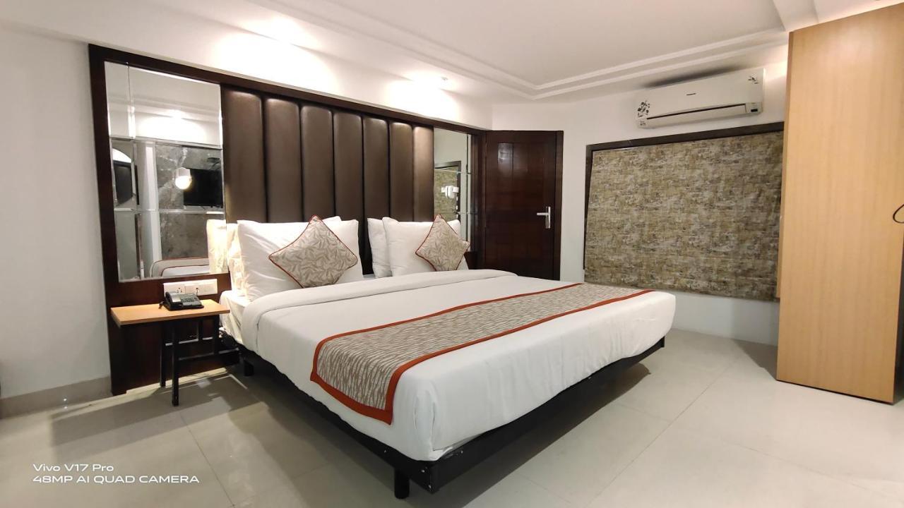 Hotel Supreme - Cuffe Parade Мумбай Екстериор снимка