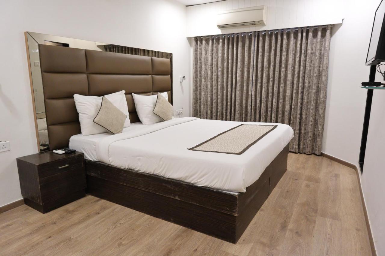 Hotel Supreme - Cuffe Parade Мумбай Екстериор снимка