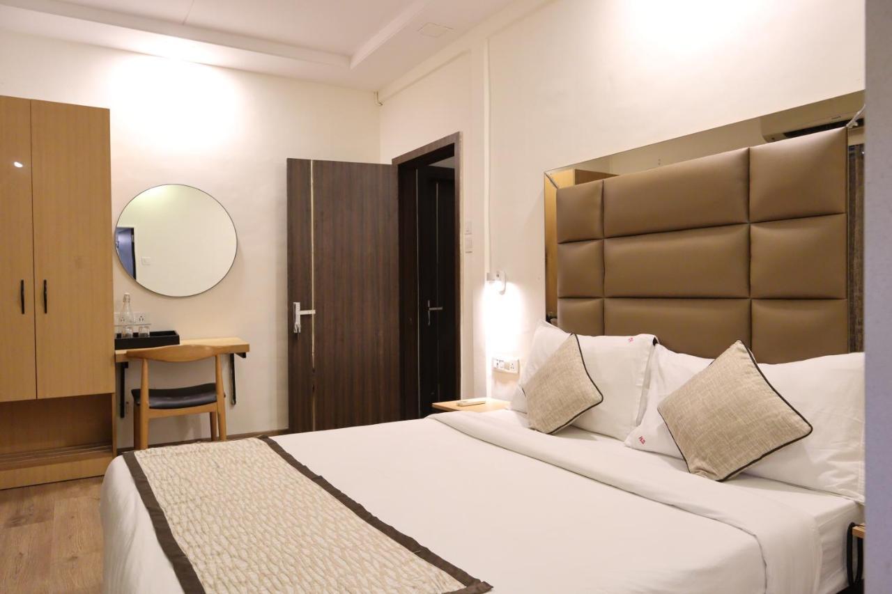 Hotel Supreme - Cuffe Parade Мумбай Екстериор снимка