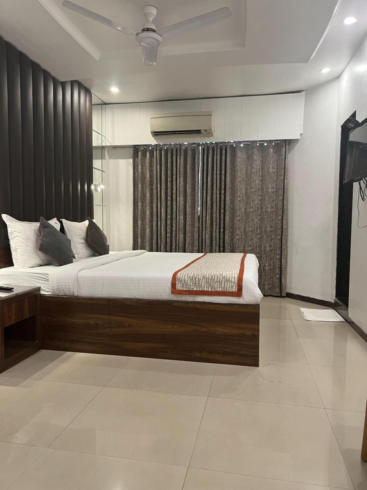 Hotel Supreme - Cuffe Parade Мумбай Екстериор снимка