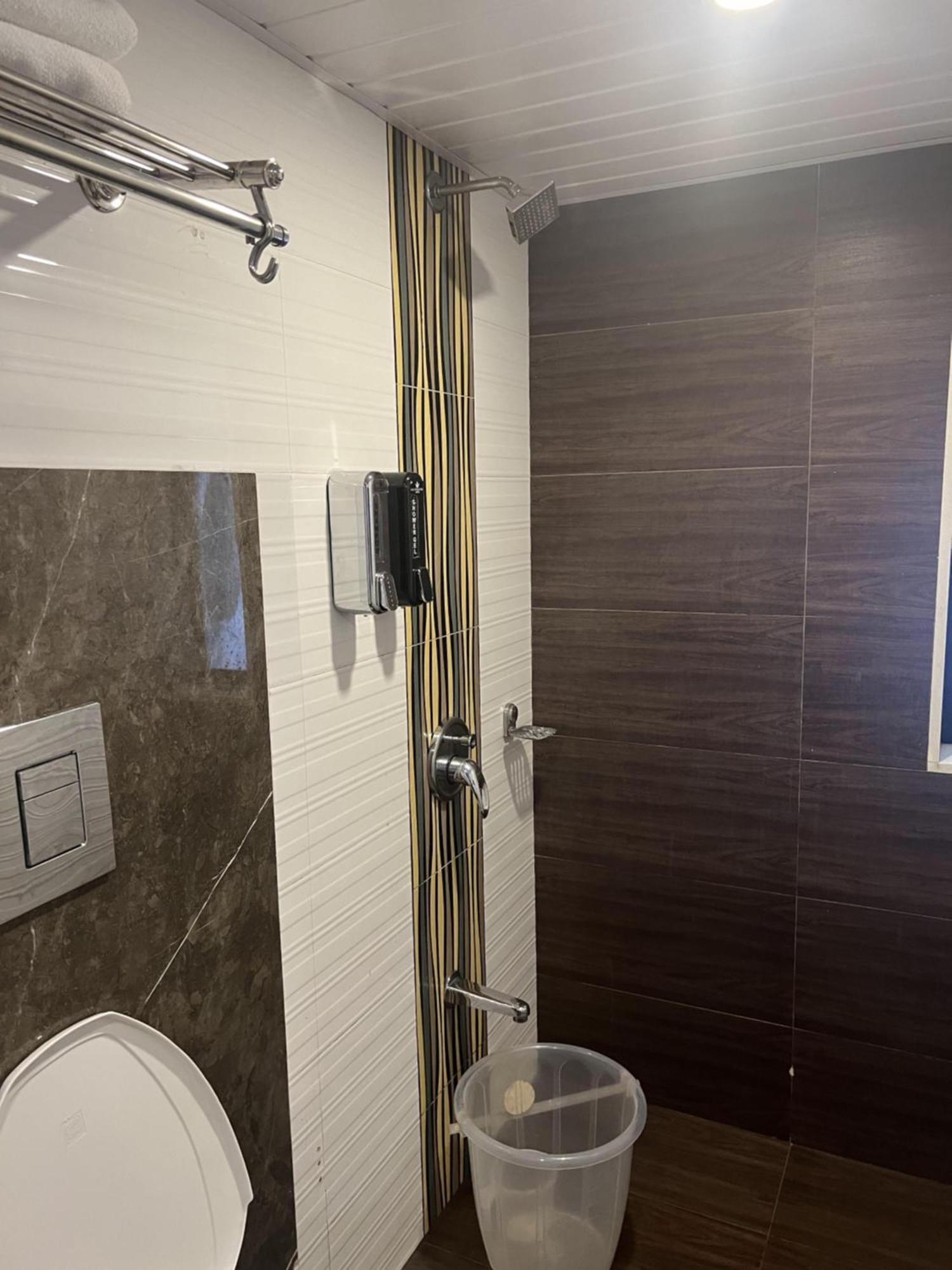 Hotel Supreme - Cuffe Parade Мумбай Екстериор снимка