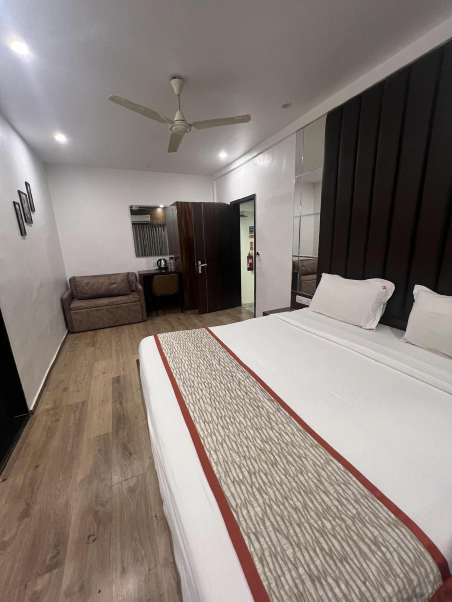 Hotel Supreme - Cuffe Parade Мумбай Екстериор снимка
