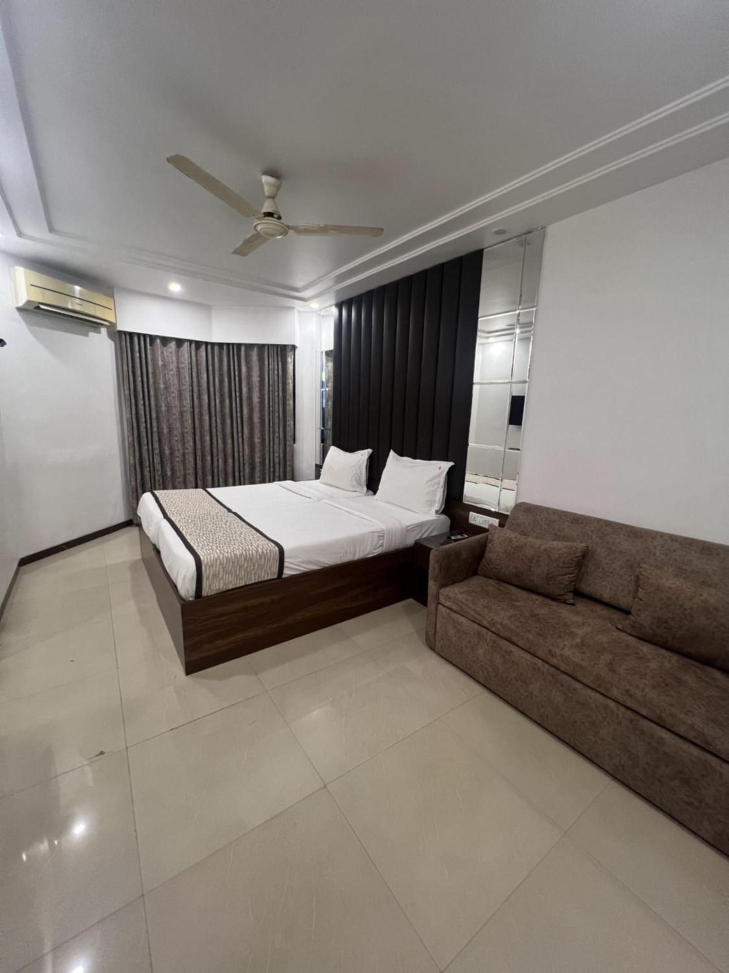 Hotel Supreme - Cuffe Parade Мумбай Екстериор снимка