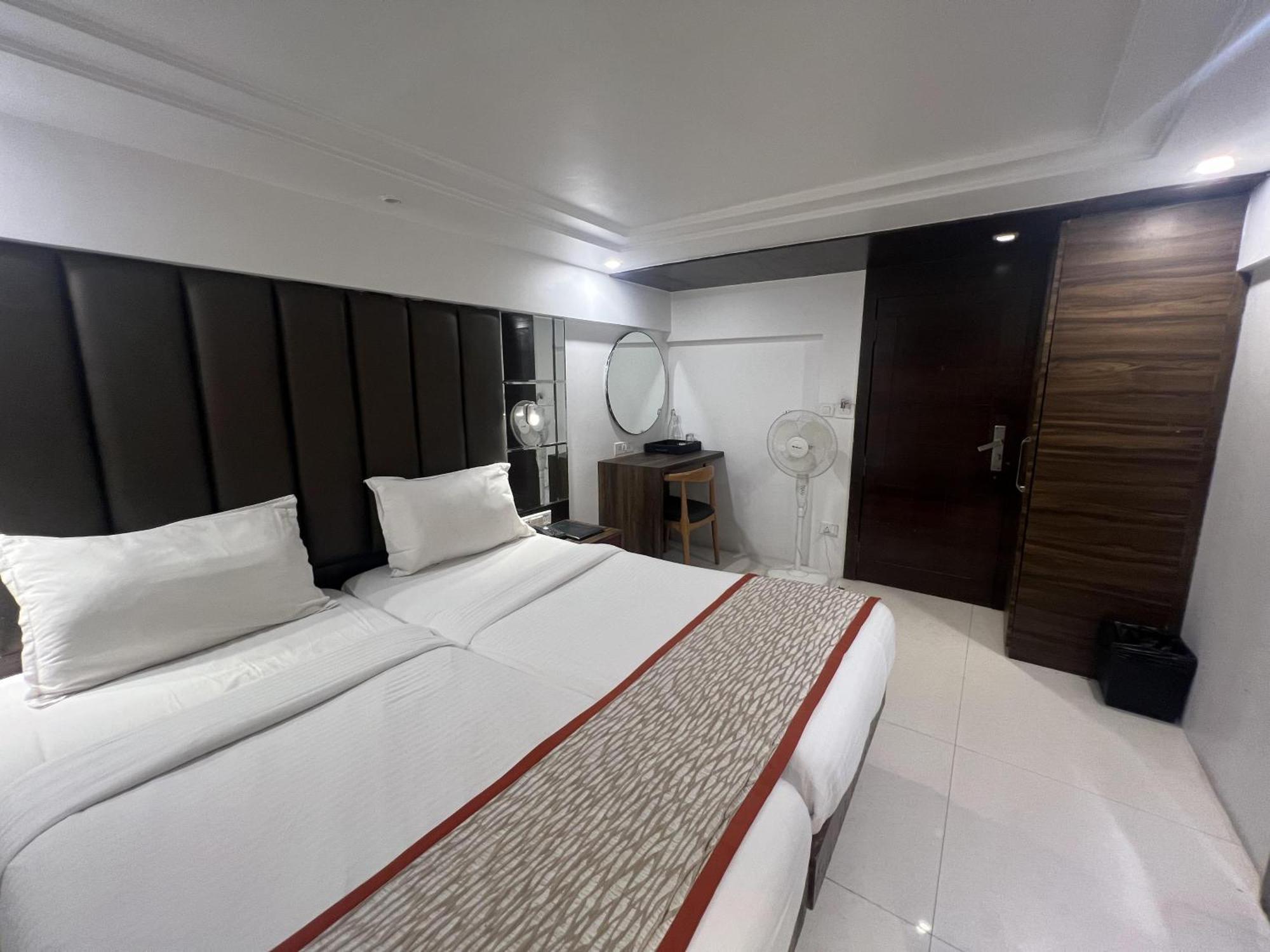Hotel Supreme - Cuffe Parade Мумбай Екстериор снимка