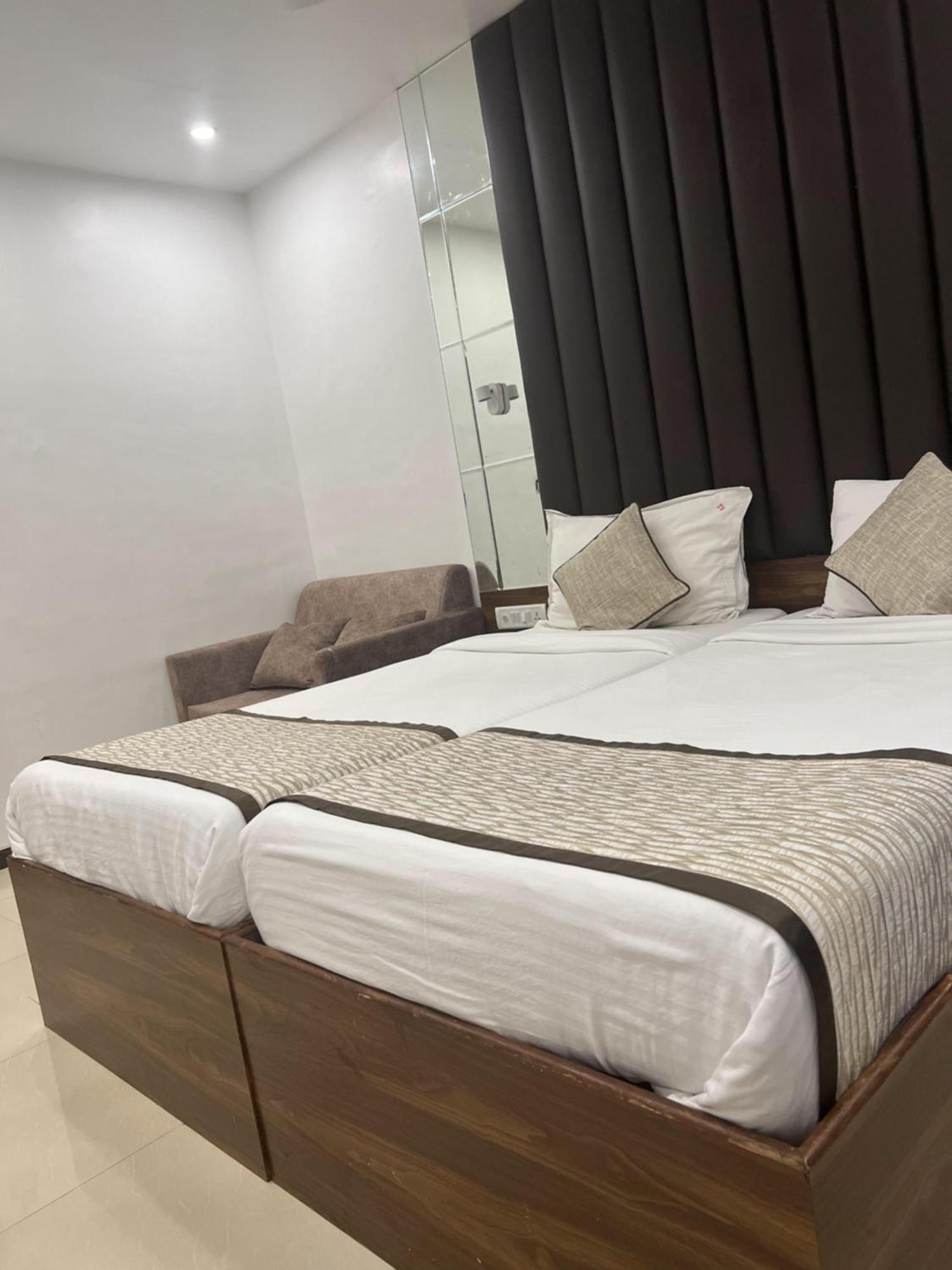 Hotel Supreme - Cuffe Parade Мумбай Екстериор снимка