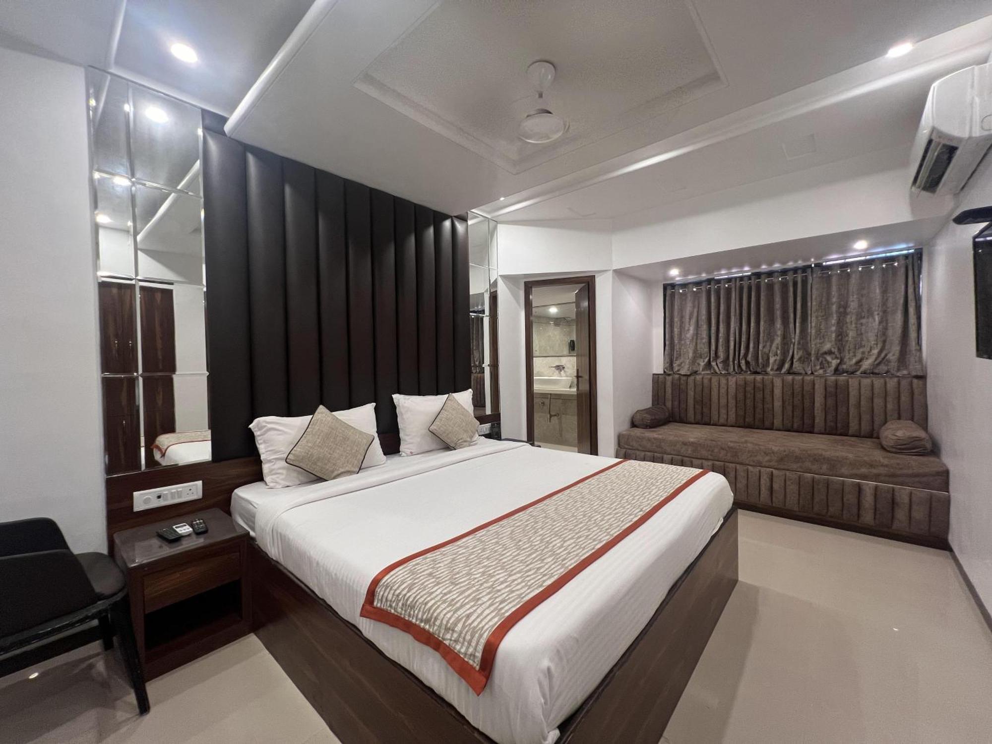 Hotel Supreme - Cuffe Parade Мумбай Екстериор снимка