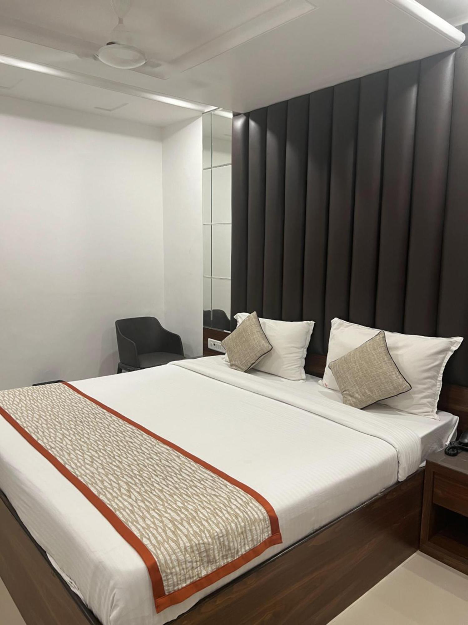 Hotel Supreme - Cuffe Parade Мумбай Екстериор снимка