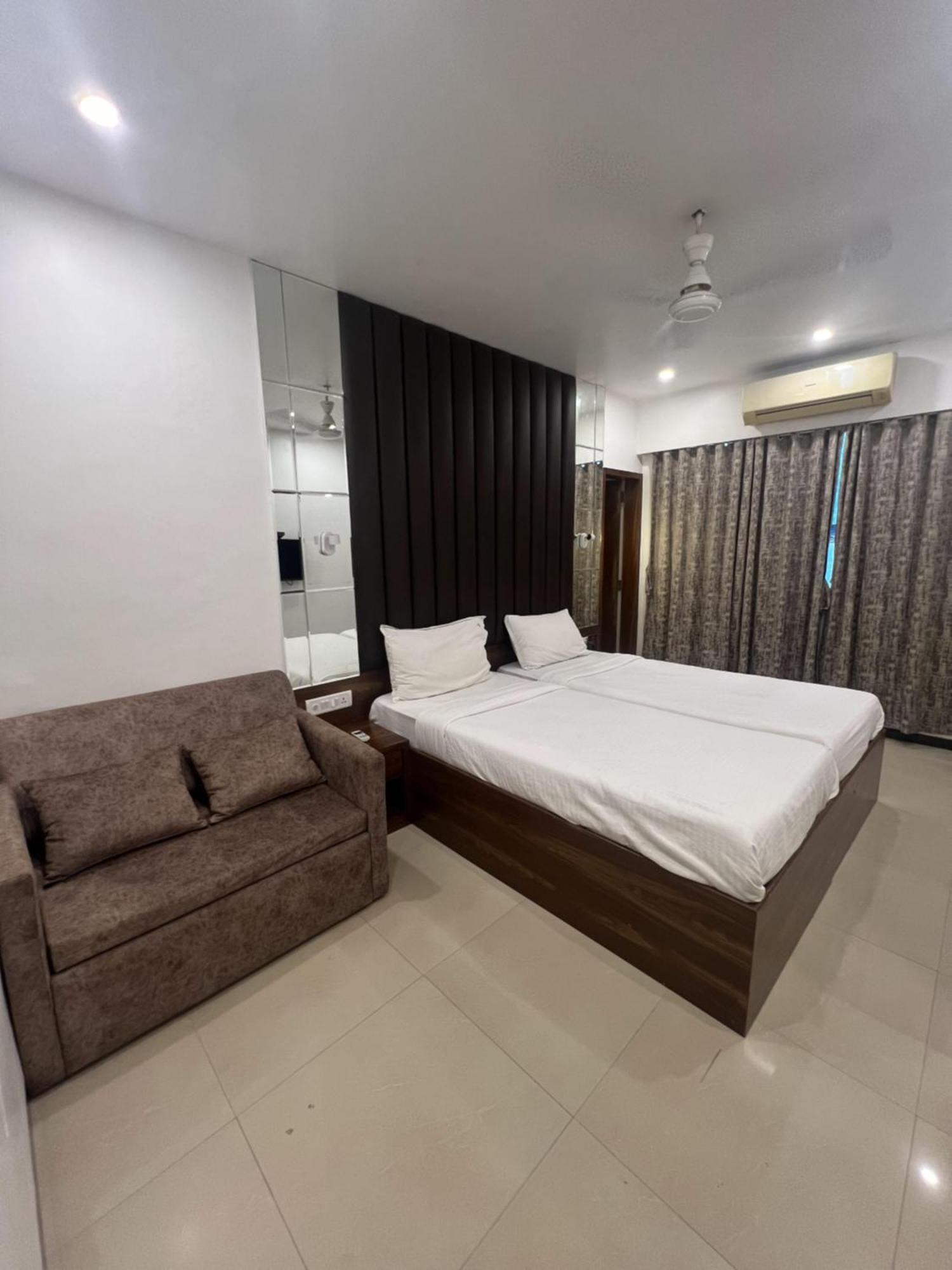 Hotel Supreme - Cuffe Parade Мумбай Екстериор снимка