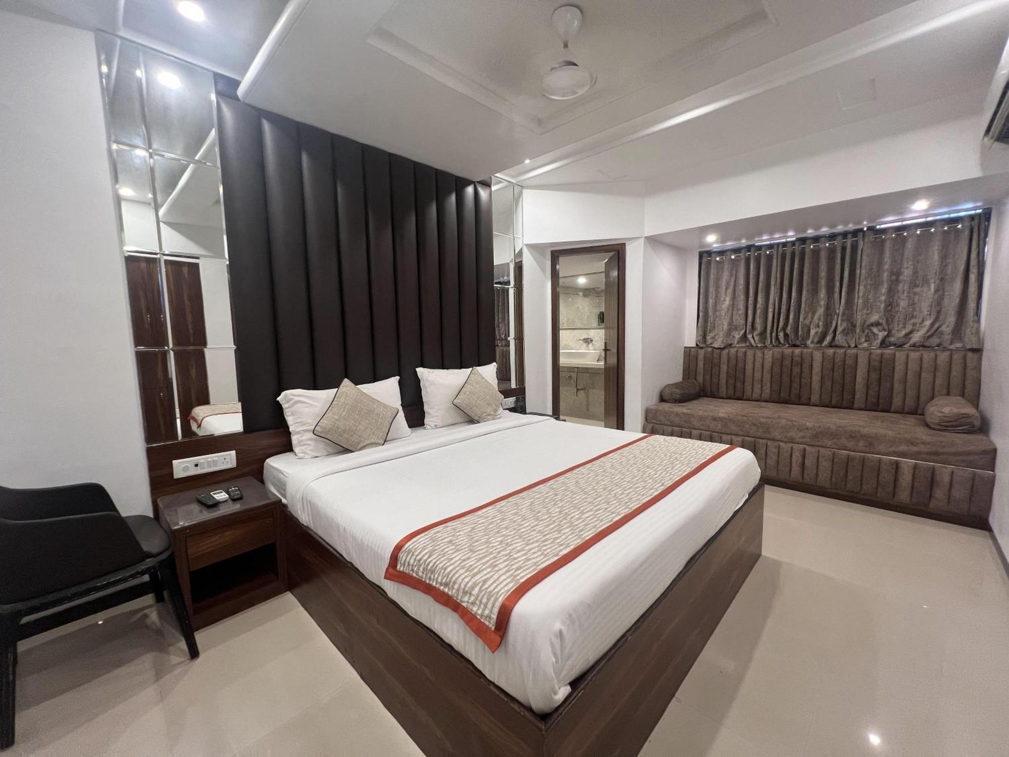 Hotel Supreme - Cuffe Parade Мумбай Екстериор снимка