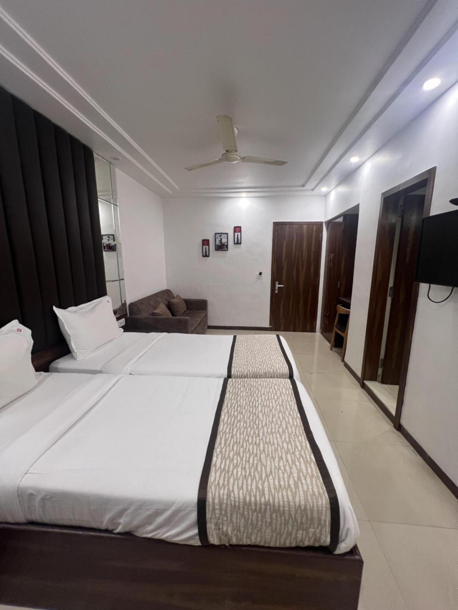 Hotel Supreme - Cuffe Parade Мумбай Екстериор снимка
