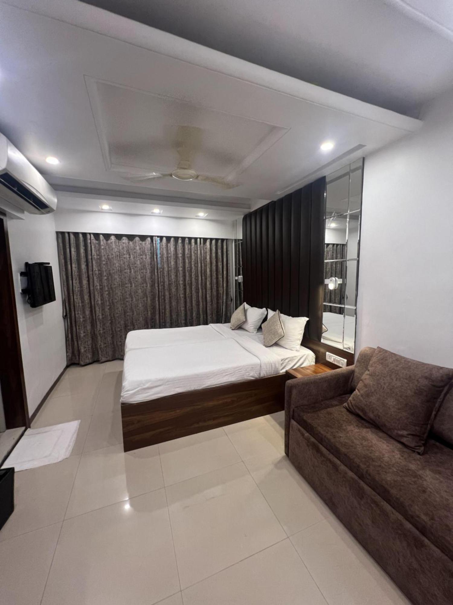 Hotel Supreme - Cuffe Parade Мумбай Екстериор снимка