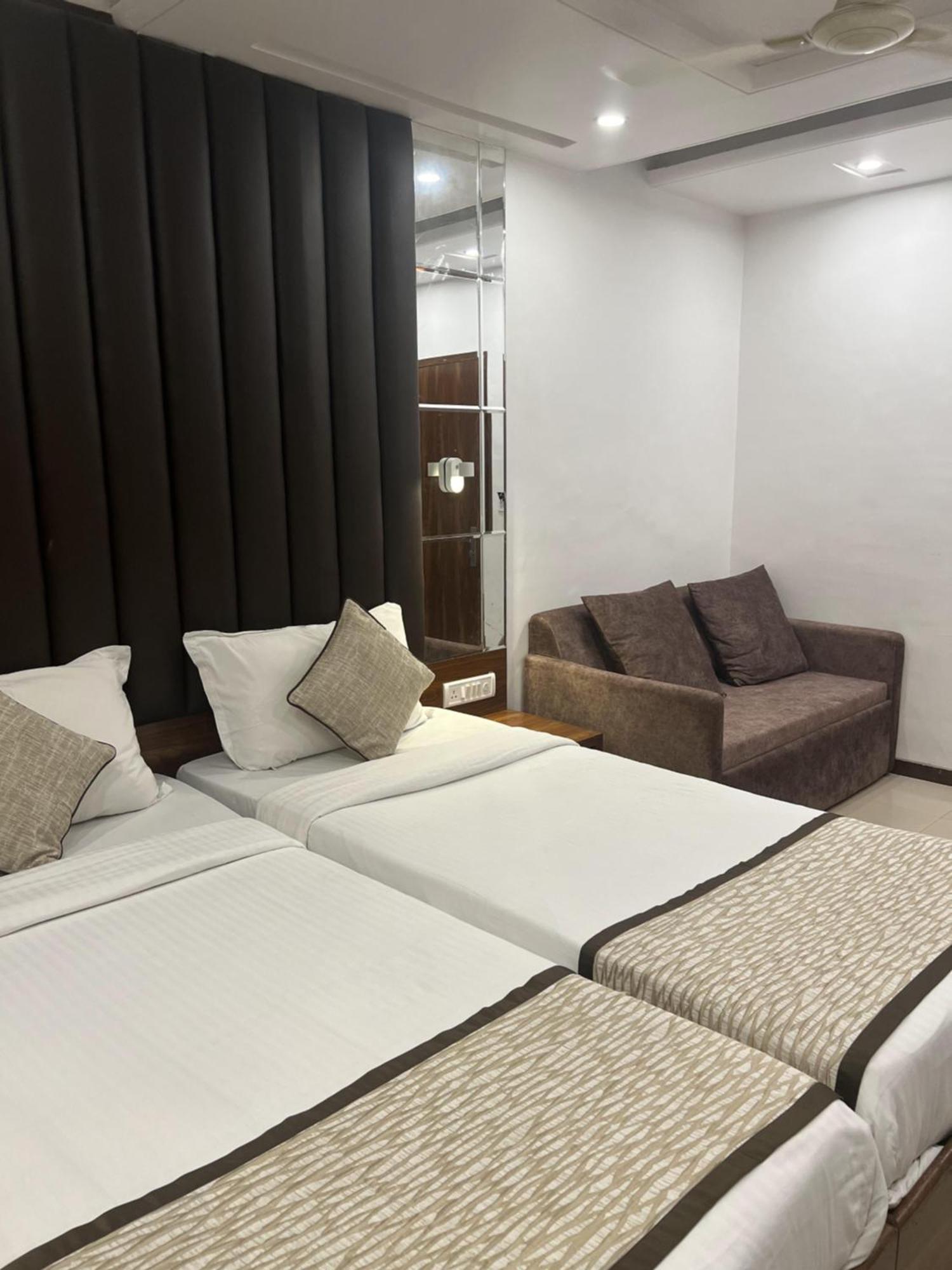 Hotel Supreme - Cuffe Parade Мумбай Екстериор снимка