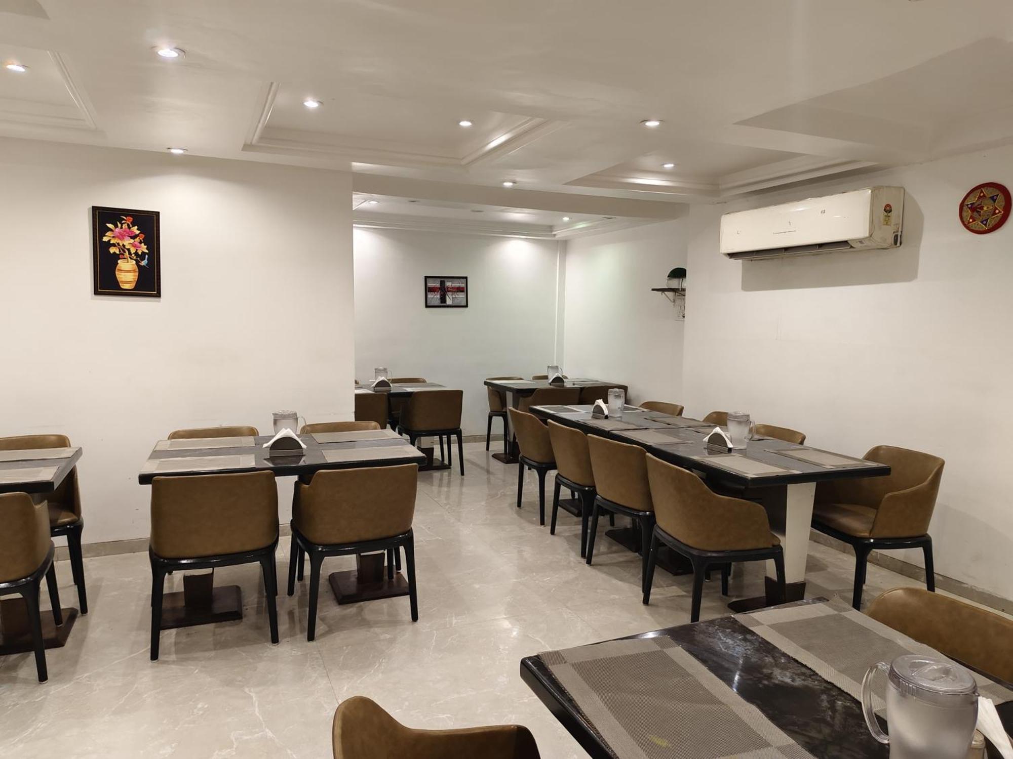 Hotel Supreme - Cuffe Parade Мумбай Екстериор снимка