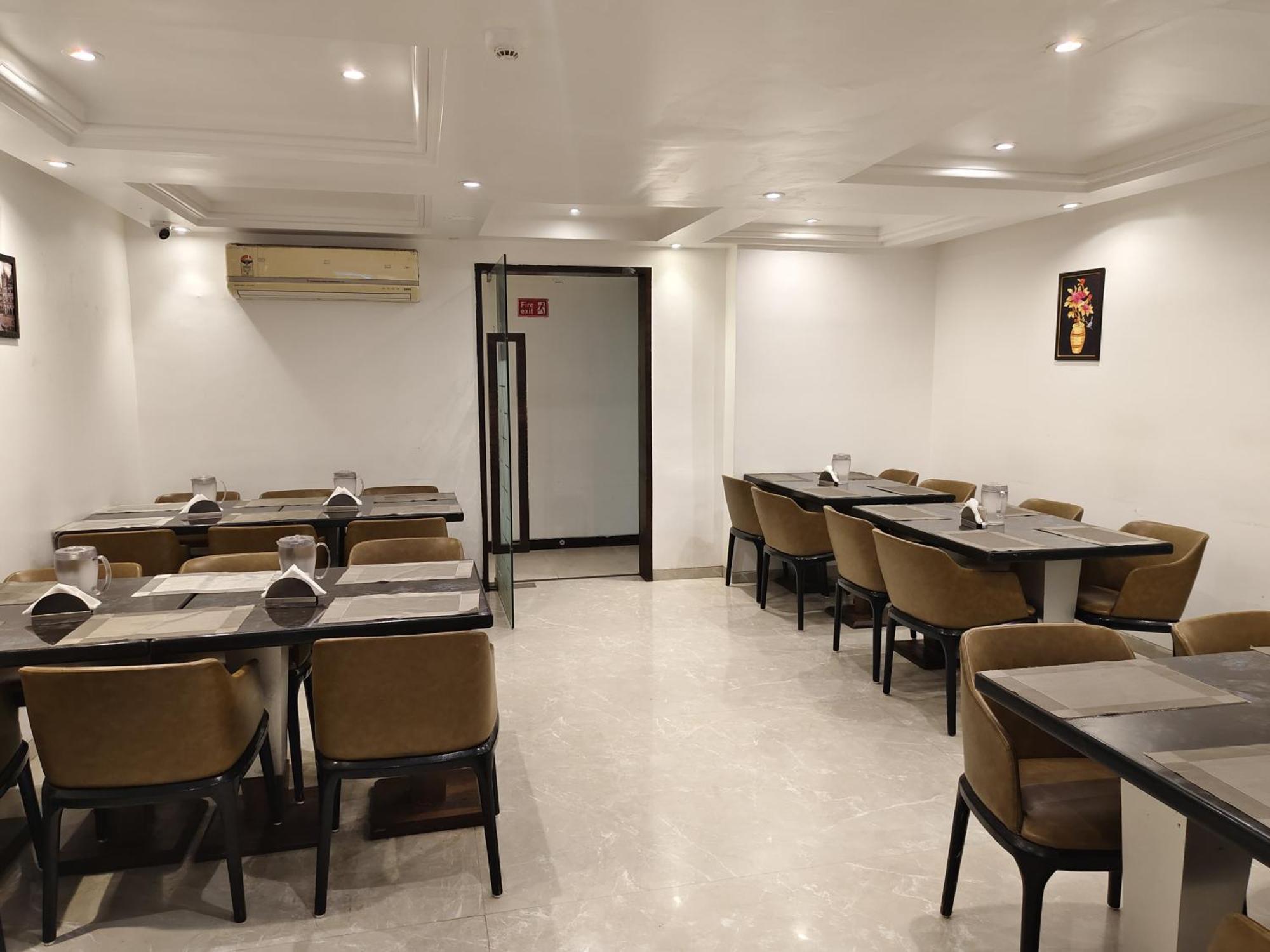 Hotel Supreme - Cuffe Parade Мумбай Екстериор снимка