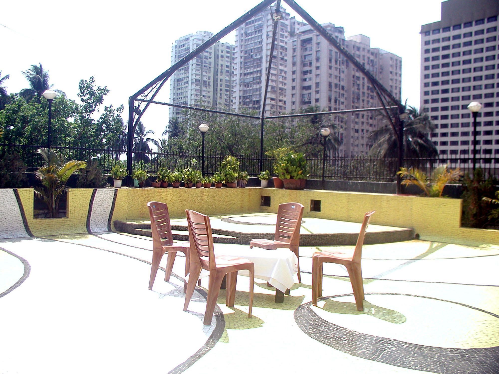 Hotel Supreme - Cuffe Parade Мумбай Екстериор снимка