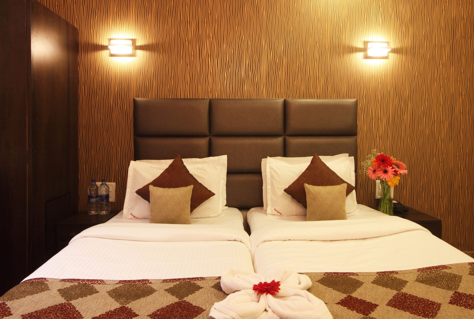 Hotel Supreme - Cuffe Parade Мумбай Екстериор снимка